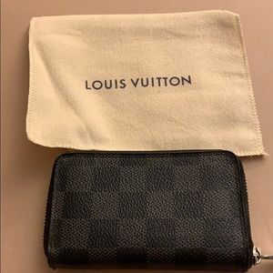 Authentic Louis Vuitton zippy card holder